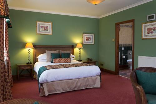 西松拜诺尔贝斯特韦斯特酒店客房内的一张或多张床位