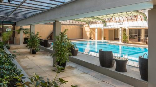 罗托鲁阿千禧国际酒店内部或周边的泳池