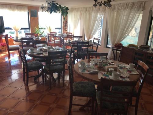 Hostal Español Coyhaique餐厅或其他用餐的地方