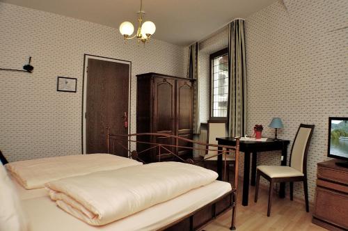默塞布鲁根酒店餐厅客房内的一张或多张床位