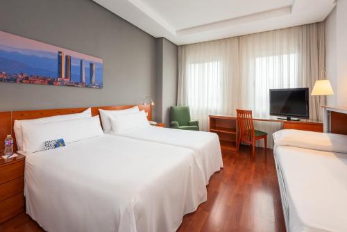 Hotel Madrid Chamartín, Affiliated by Meliá客房内的一张或多张床位