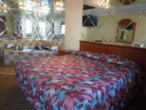 红地毯阿布西肯酒店客房内的一张或多张床位