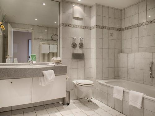 波斯塔斯皇宫酒店的一间浴室