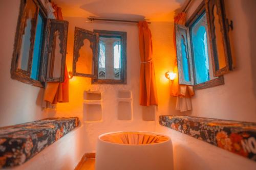 舍夫沙万安特克摩洛哥传统庭院住宅的相册照片