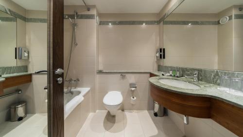 卡文水晶酒店的一间浴室
