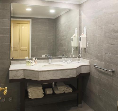 MR Hotel Providencia (ex Hotel Neruda)的一间浴室