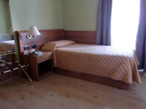 Hotel Premeno客房内的一张或多张床位