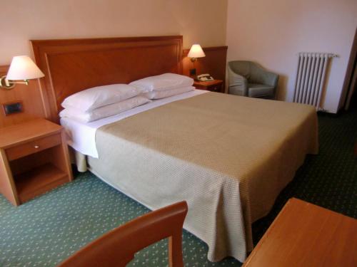 Hotel Premeno客房内的一张或多张床位