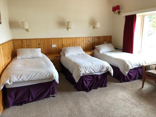 Port Askaig Hotel客房内的一张或多张床位