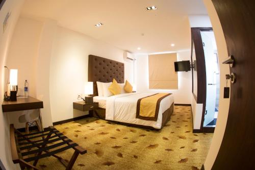 City Hotel Colombo 02客房内的一张或多张床位