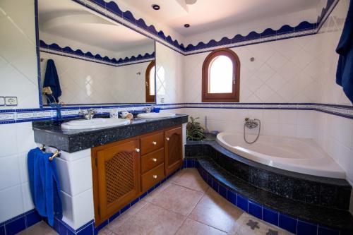 Villa Ca na Vinya的一间浴室