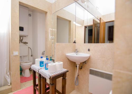 彭申卡萨麦迪亚维拉酒店的一间浴室