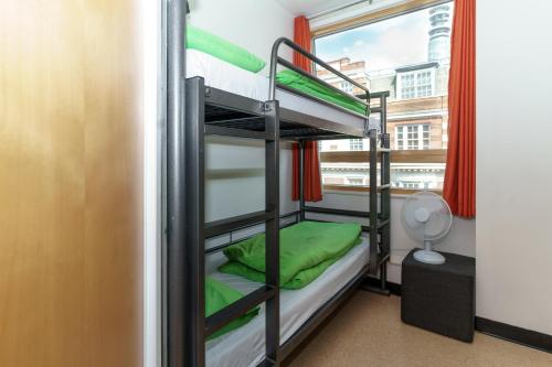 伦敦市中心国际青年旅舍客房内的一张或多张双层床