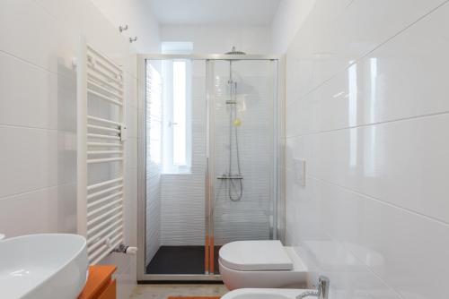 Modern Flat Alberti Arno River Lift & Terraces的一间浴室