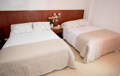 Hotel Acapulco客房内的一张或多张床位