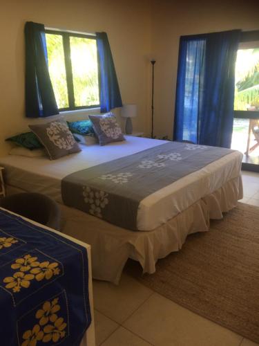 Shoreline Escape Rarotonga客房内的一张或多张床位