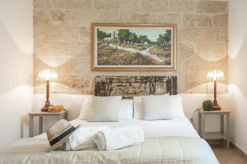 莫尔恰诺迪莱乌卡奥罗拉萨伦提纳住宿加早餐旅馆的一间卧室配有一张壁画床
