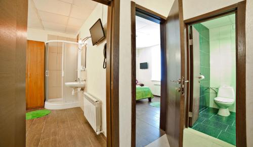 马里那拉酒店的一间浴室