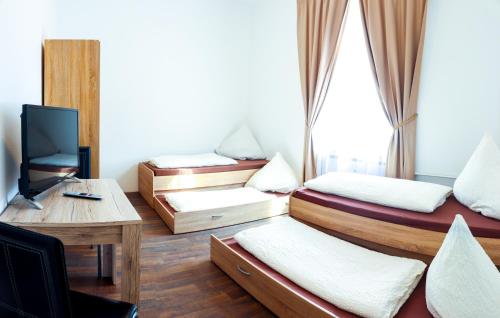 FMM Hostel客房内的一张或多张床位