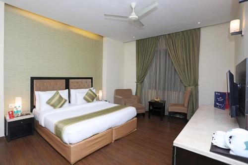 Westend Inn - Resort and Banquet Near Delhi Airport客房内的一张或多张床位