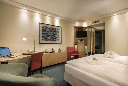玛丽蒂姆柏林普洛艾特酒店客房内的一张或多张床位