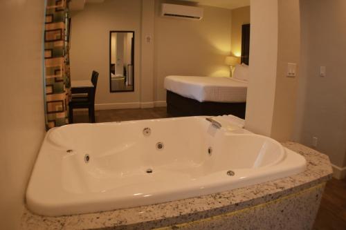 Hotel America的一间浴室