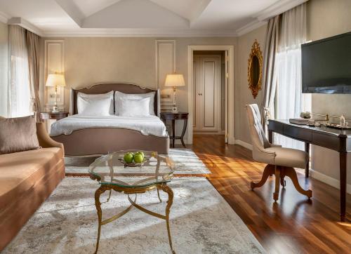 伊斯坦布尔里克斯酒店客房内的一张或多张床位