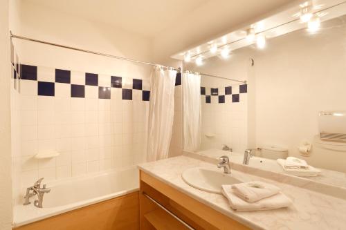 克玛埃尔尼米亚酒店的一间浴室