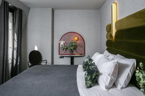 La Planque Hotel客房内的一张或多张床位