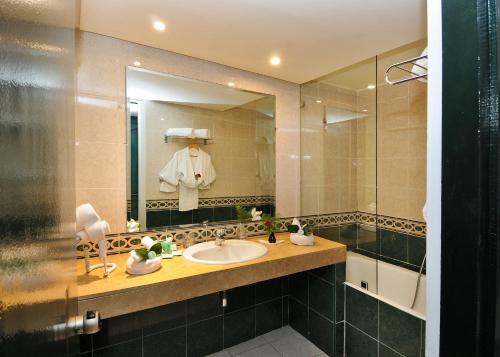 瓦卢比利斯酒店的一间浴室