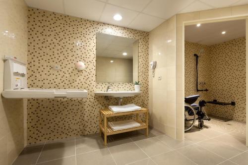 罗西酒店的一间浴室