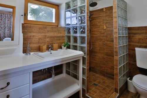 Csendes Dűlő Szőlőbirtok Guesthouse Badacsonyörs的一间浴室