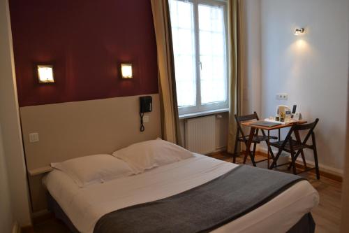 圣马洛Hôtel La Porte Saint Pierre-Logis Hôtel Intra Muros的相册照片