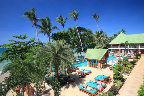 象岛库克斯酒店的享有带游泳池的度假村的空中景致