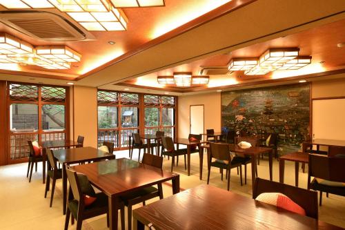 Nishiyama Ryokan - Established in 1953餐厅或其他用餐的地方