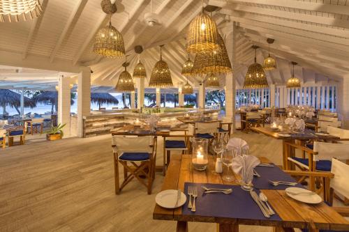The Palm Island Resort - All Inclusive餐厅或其他用餐的地方