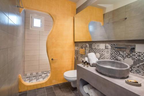 阿弗罗蒂特酒店的一间浴室