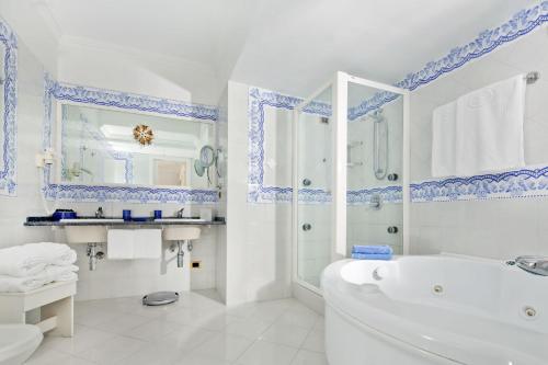 卡萨莫格诺酒店的一间浴室