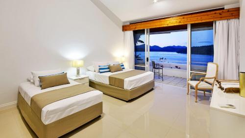 汉密尔顿岛Bella Vista E9 - Ocean View Spacious 2 Bedroom with golf buggy的相册照片