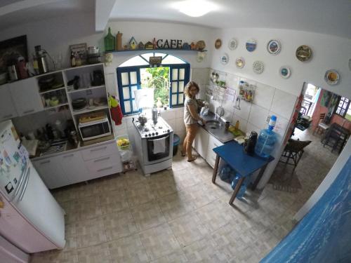 Hostel Da Ilha De Sao Francisco Do Sul的厨房或小厨房