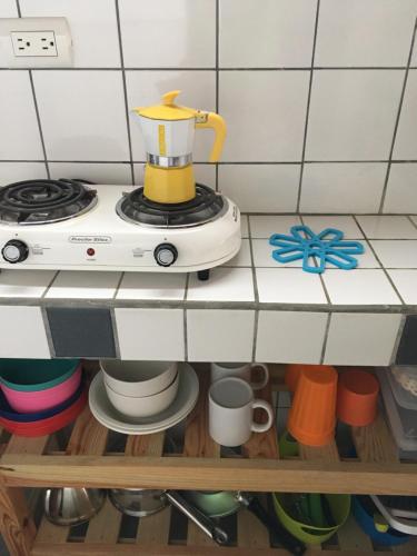 科潘玛雅遗址Studio 22的玩具厨房,架子上装有搅拌机