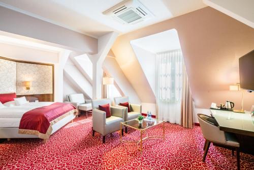 贝斯特韦斯特优质城市宫殿酒店客房内的一张或多张床位