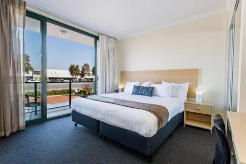Perth Ascot Central Apartment Hotel Official客房内的一张或多张床位