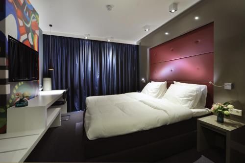 蓝宅酒店客房内的一张或多张床位