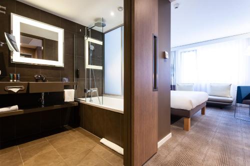 巴塞尔市诺富特酒店的一间浴室