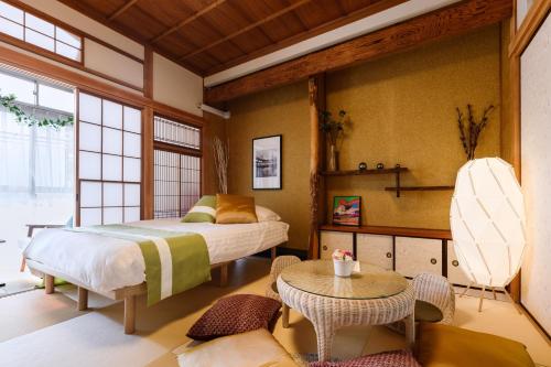 Suiren Residential Suite Tokyo客房内的一张或多张床位