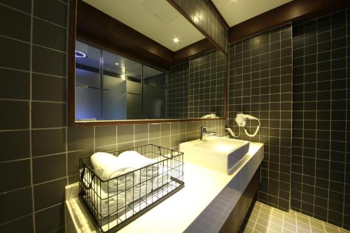 Brooks Hotel Tongyeong的一间浴室
