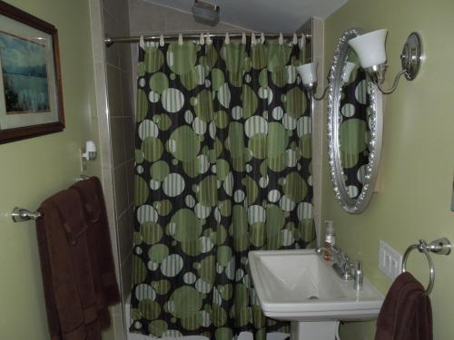 斯洛普山卡雷基旅馆的一间浴室