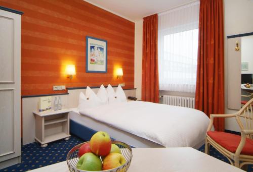 路德维希高级酒店客房内的一张或多张床位