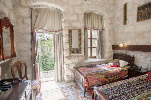 耶路撒冷酒​​店客房内的一张或多张床位